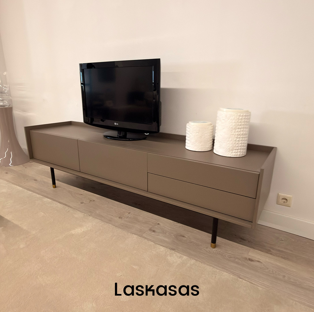 Base TV Desmond