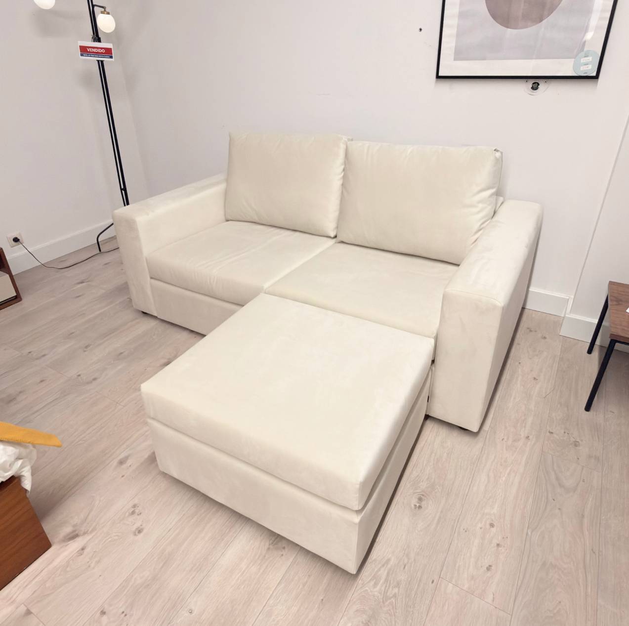 Sofá Beny Eco 2 Lugares + Pouf