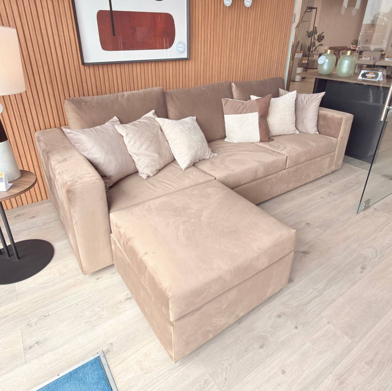 Sofá Beny Eco 3 Lugares + Pouf